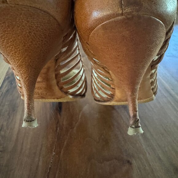 Tan Prada pumps sz 37.5 - Picture 5 of 8